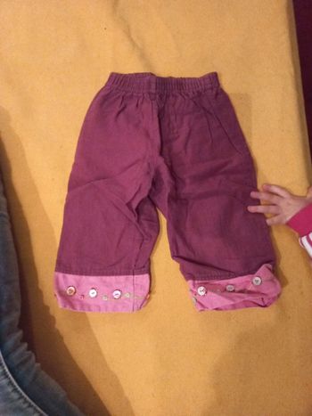 Beau pantalon pantacourt coton mauve bas brodé 12 a 18 mois