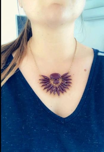 Collier H&M  bordeaux  et doré neuf