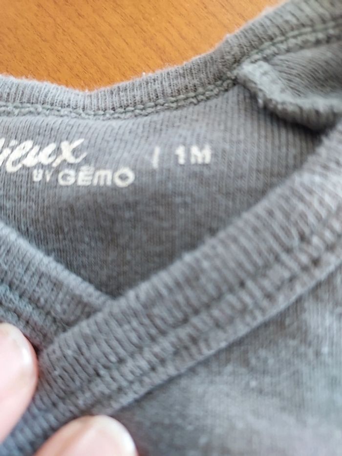 Lot bodies bébé 1 mois - photo numéro 4