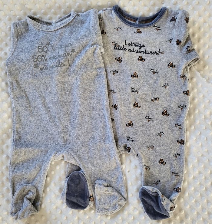 2 pyjamas
