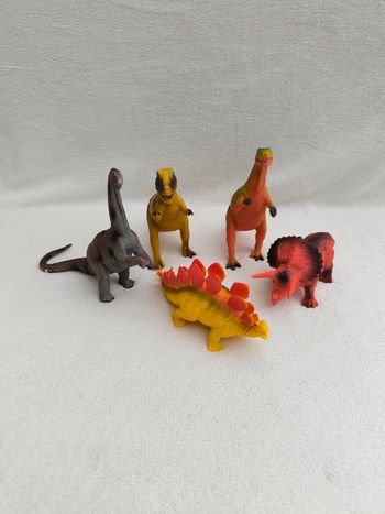 Lot 5 dinosaures