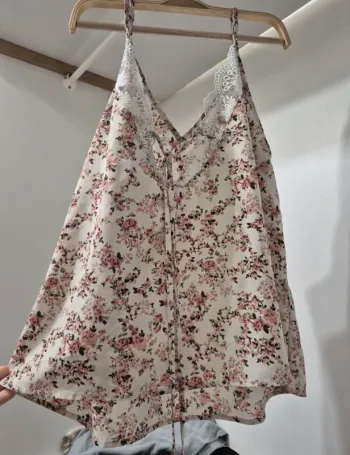 Chemisier fleuri dentelle
