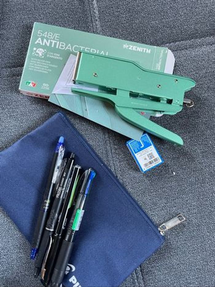 Lot de fournitures de bureau neuf - photo numéro 7