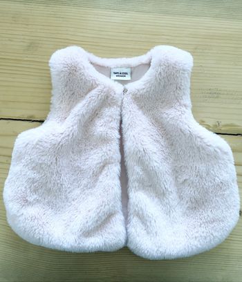 Gilet fourrure sans manches « Tape à l’œil » taille 6 mois