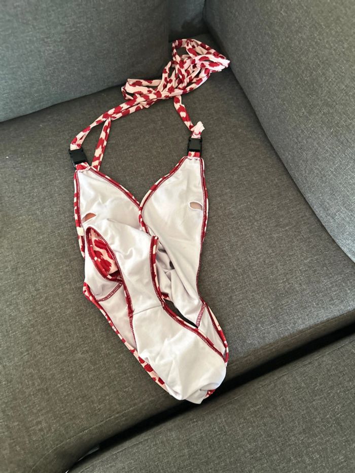 Joli maillot de bain rouge rose - photo numéro 3