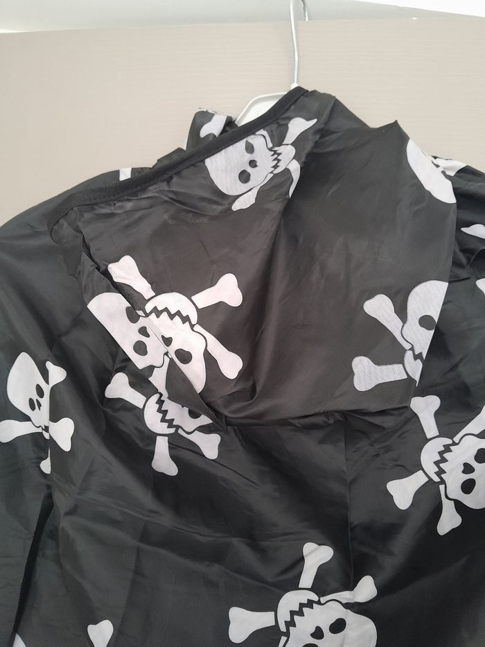 Déguisement cape de zombie adultes avec capuche - photo numéro 1