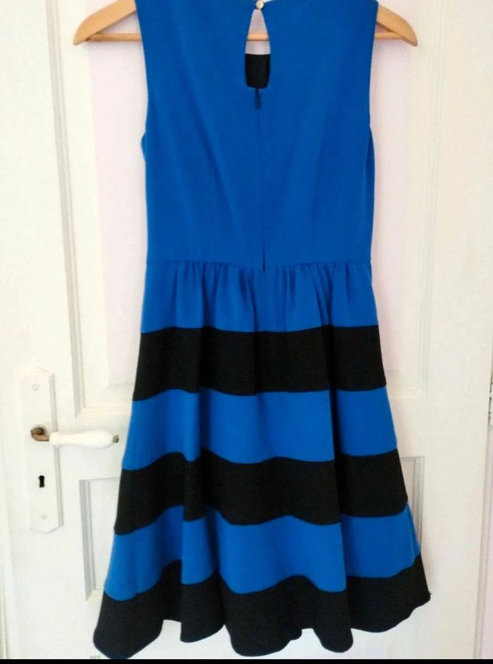 Robe  patineuse  sans  manche  - bleu  noire -  Manoukian  -  XS  -  Comme  neuve - photo numéro 7