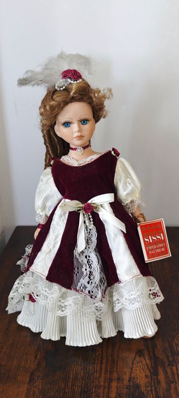 Poupée porcelaine Sissi l'impératrice