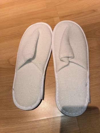 Pantoufles blanches taille 38-39