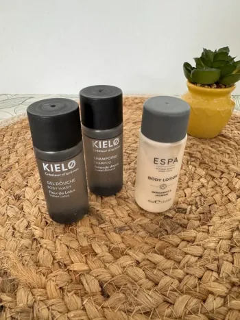 Lot de 1 shampoing amande douce+ 1 gel douche fleur de lotus Kielo +1 body lotion
