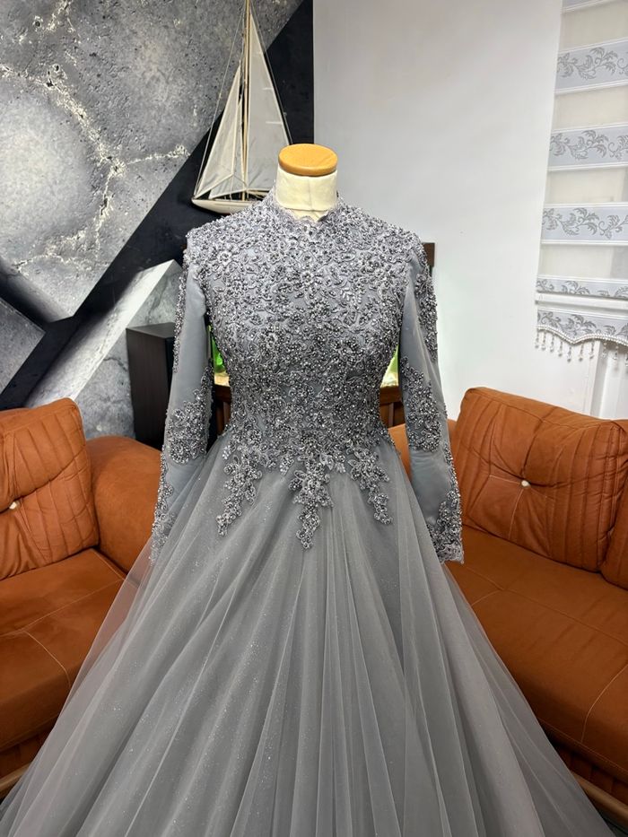 Robe de fiançailles gris - photo numéro 2