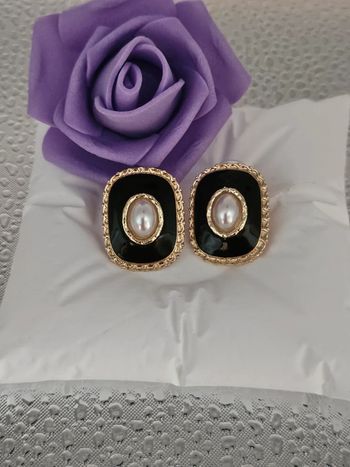 Boucles pitons noire/dorées avec perles d eau douce en acier inoxydable