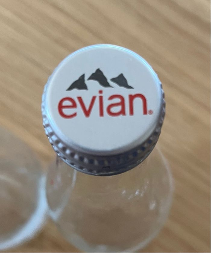 Bouteille d’eau d’Evian - photo numéro 5