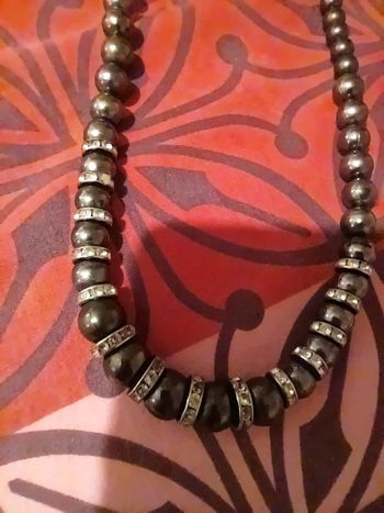 Collier sautoir avec perles et strass