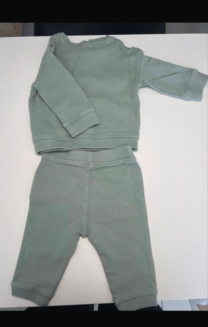 Ensemble vert sauge (haut + pantalon) - photo numéro 2