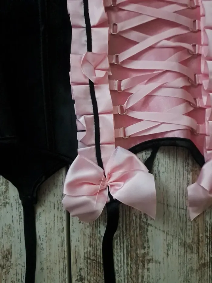 Corset/bustier/guêpière A Lacet Hyper Sexy nœud et lacages satiné - photo numéro 2
