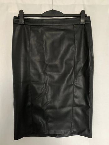 Très belle Jupe en simili cuir noir Vintage