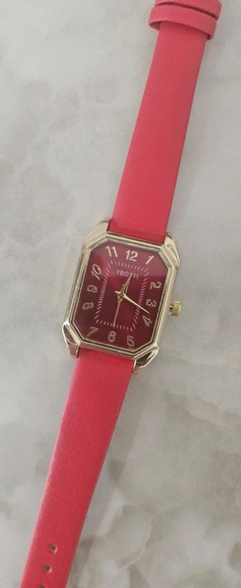 Montre rouge