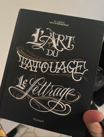 📖 L’Art du Tatouage – Le Lettrage (B.J. Betts & Nick Schonberger)