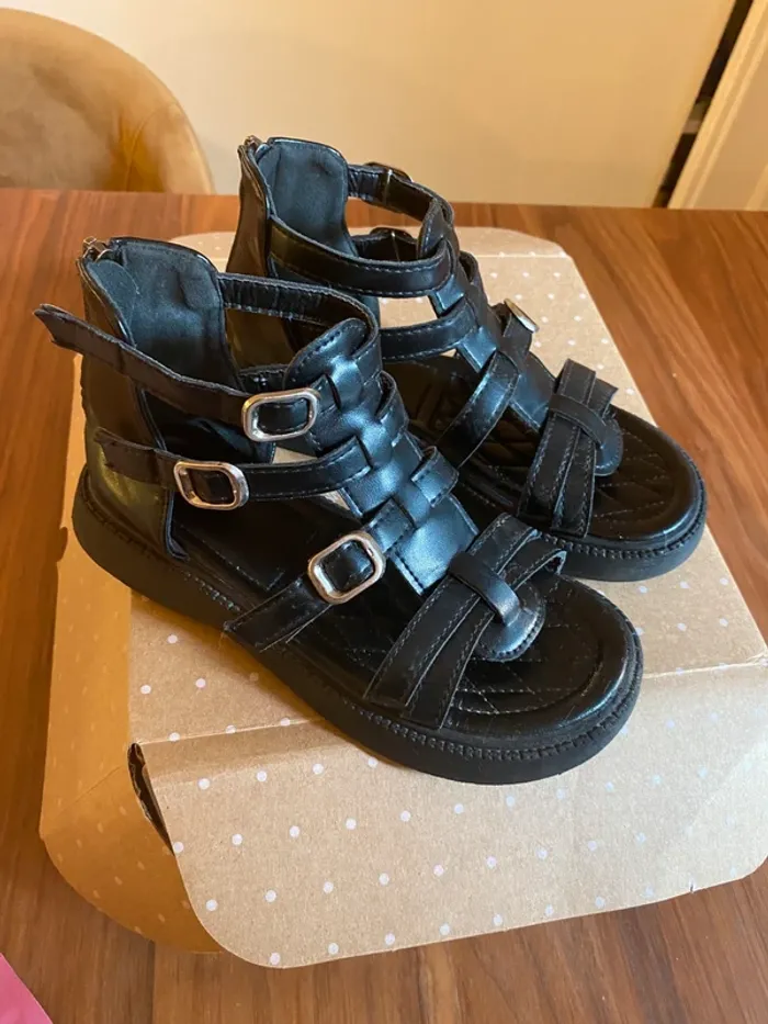 Sandales fille noir taille 33 - photo numéro 2