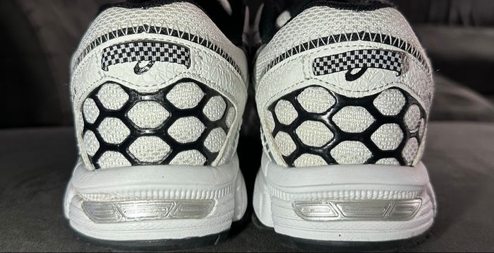 Asics Gel Kahana 8 blanches/noires – pointure 45 - photo numéro 4