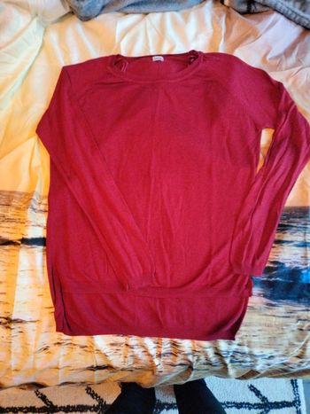 Pull rouge comme neuf