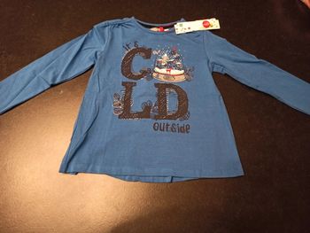 Haut bleu noeud dans le dos