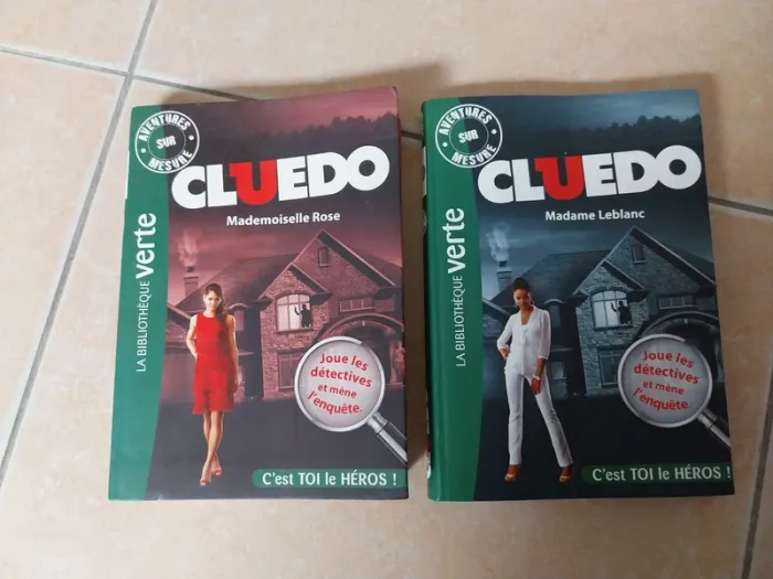 Lot 2 livres cluedo