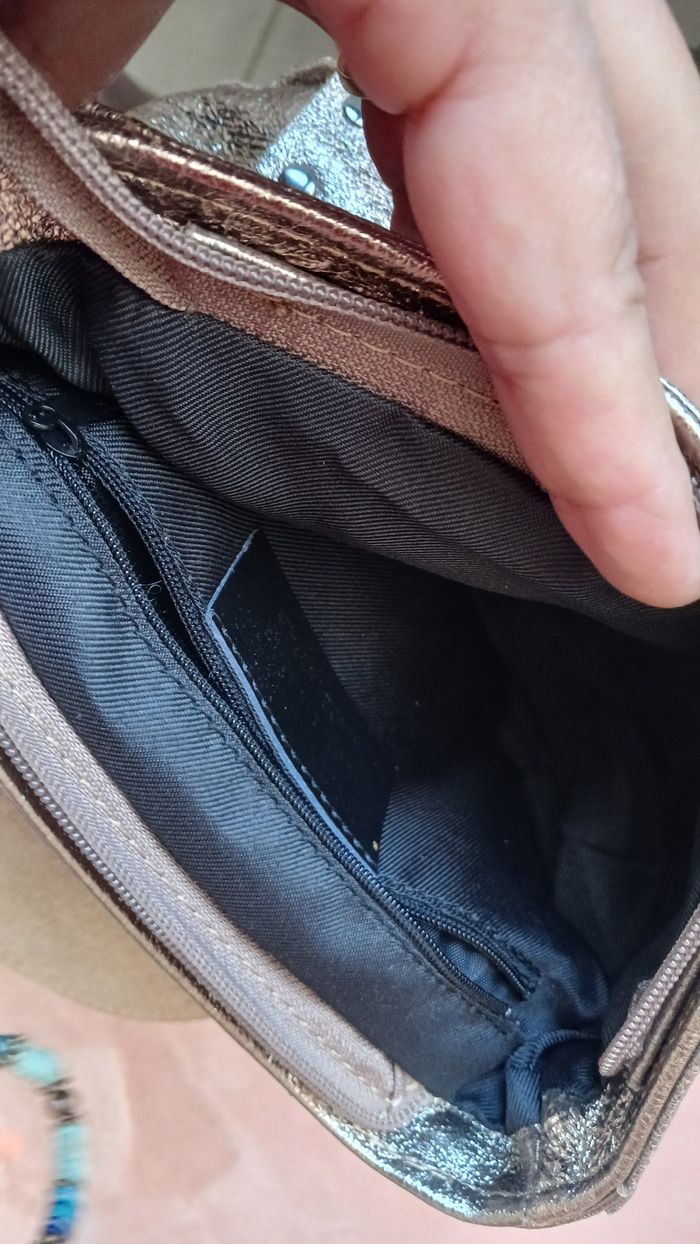 Pochette dorée très élégante. Neuve - photo numéro 6