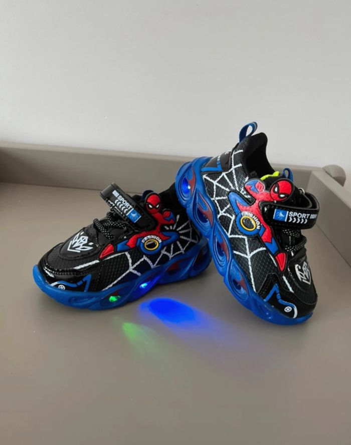 Baskets Spiderman avec lumière 25