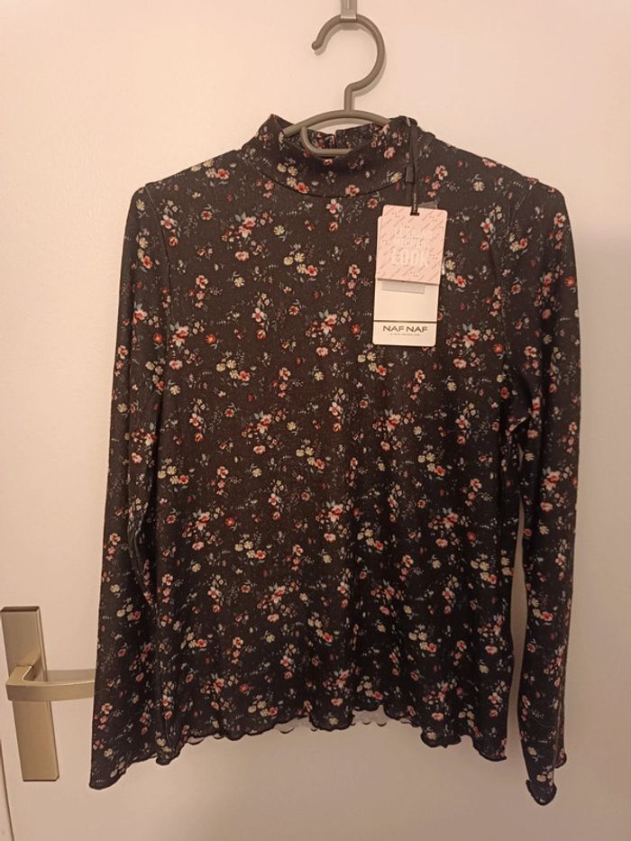Pull noir à fleurs Naf Naf Taille M Neuf avec étiquette - photo numéro 2