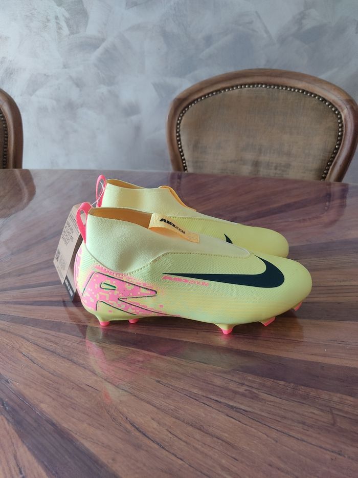 Crampons Nike T 37.5 - photo numéro 4