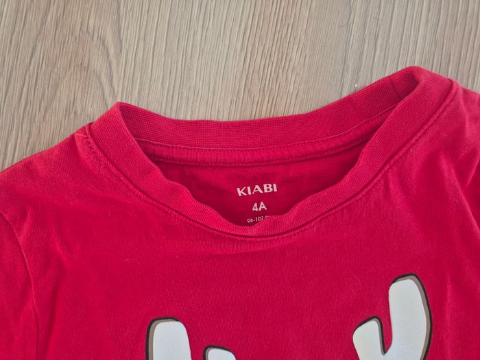 T-shirt Kiabi 4 ans rouge – Motif rennes 🌟 - photo numéro 3