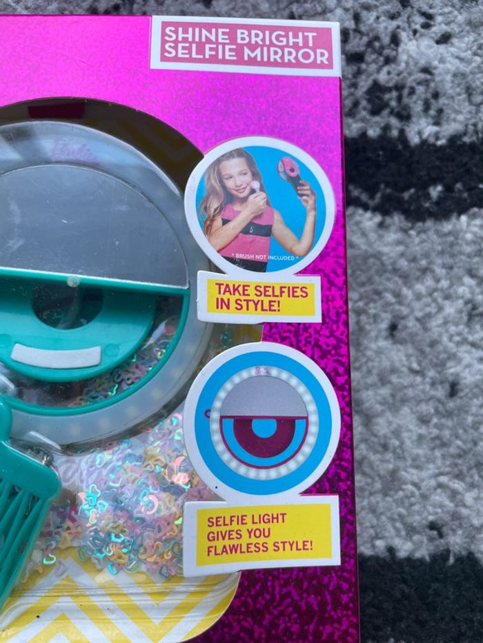 Coffret Barbie contenant un miroir selfie,  des stickers, 1 barette - photo numéro 3