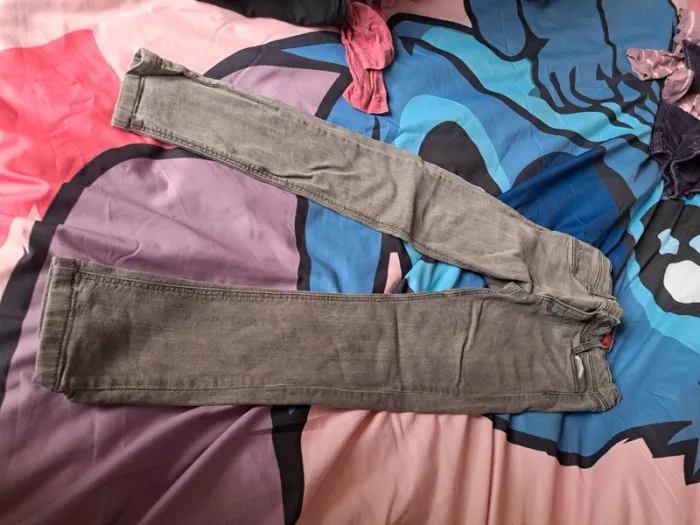 Lot de 13 jeans fille taille 8 ans - photo numéro 2