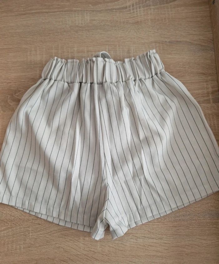 🩳 Short taille haute blanc à rayures noires 🩳 - photo numéro 6