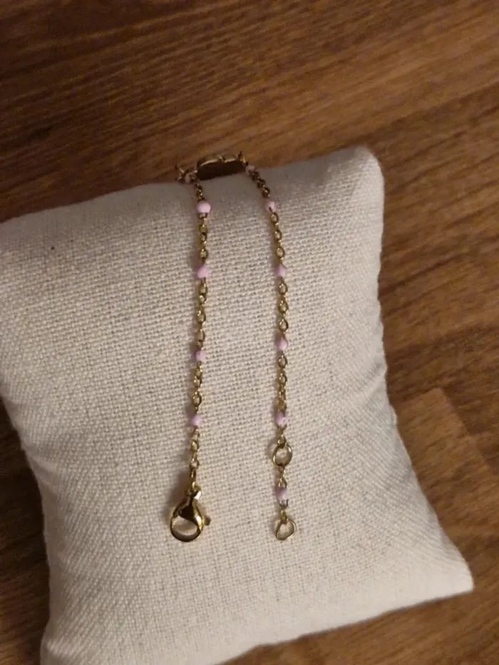 Bracelet dorée en acier inoxydable 🌸 avec perles rose et trèfle nacré - photo numéro 4