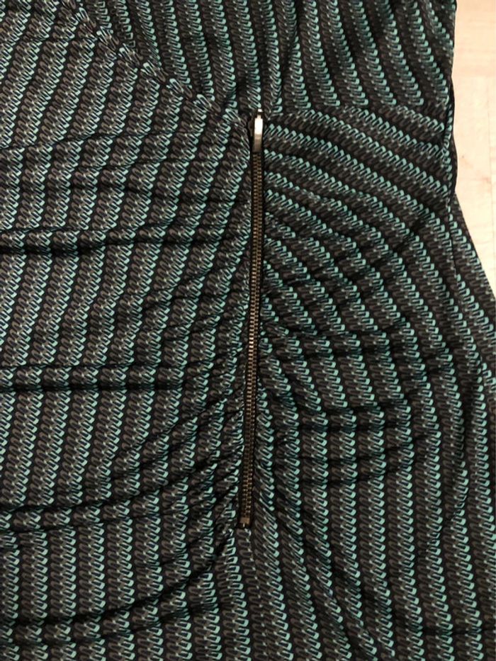 AN14: Robe cache-cœur imprimée avec zip coté T 44/46 Portée 1 fois - photo numéro 4