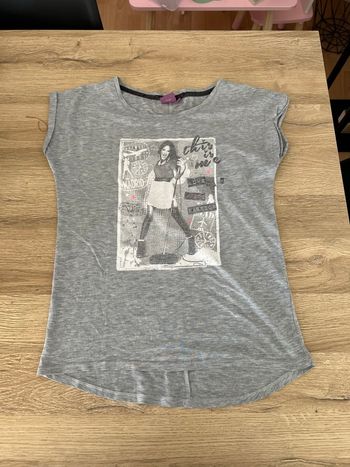 T-shirt manches courtes Violetta taille 13-14 ans Disney Tini Stoessel 