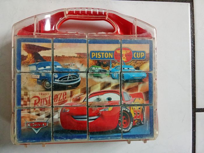 Boite de 12 Cubes:  6 Puzzles Cars