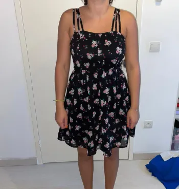 Robe noir fleurie
