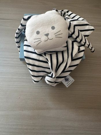 Doudou Visage du lapin brodé petit bateau