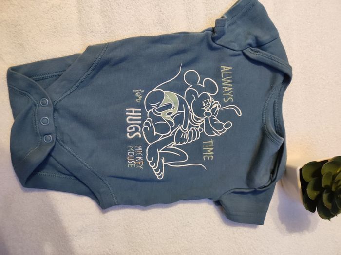 Body courtes manches Mickey et Pluto bleu - Taille 3/6 mois / 68 - Disney By Primark - photo numéro 2