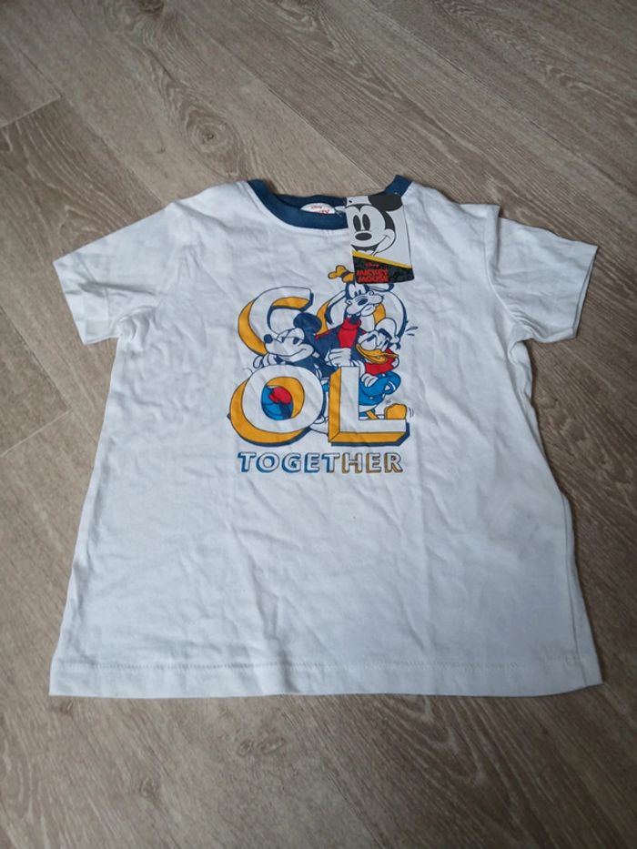 Tee shirt neuf Mickey mouse 6 ans