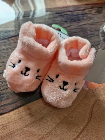 Chaussons neufs roses