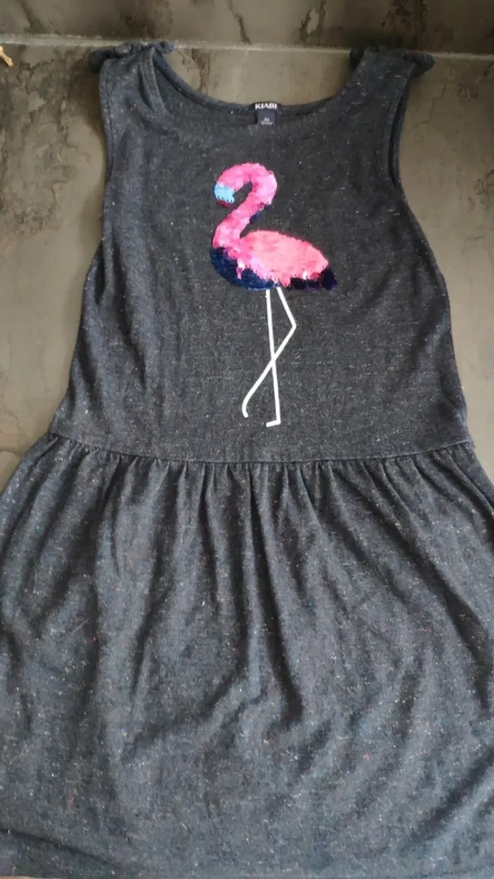 Robe paillettes et sequins flamant rose 8 ans