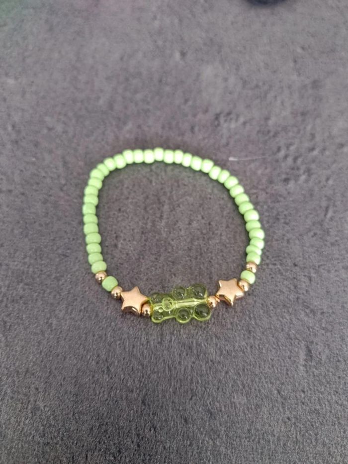 Bracelet nounours vert et perles vert pomme - photo numéro 3
