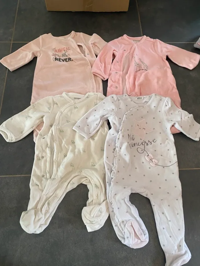 Gros lot de vêtements fille 9 mois 45 pièces - photo numéro 17