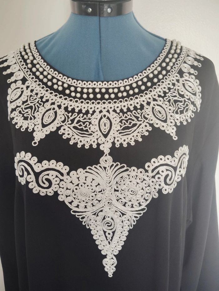 Robe longue brodée taille L - photo numéro 2