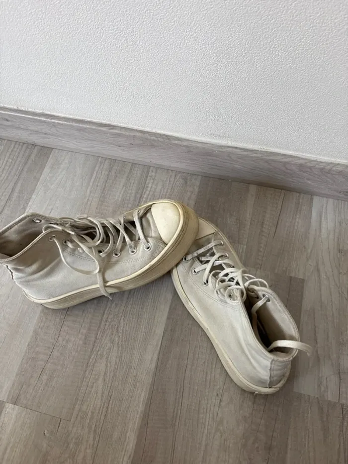 Converses beige - photo numéro 2